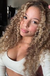 Camila Elle Biography, Age, Net Worth, Height, Boyfriend, OnlyFans