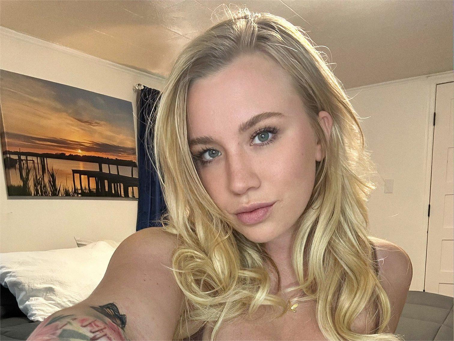 Bailey Brooke Bio, Age, Net Worth, Boyfriend, Height, OnlyFans and